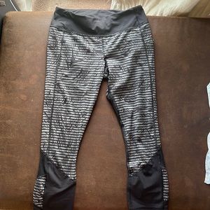 Lululemon 21” Pace Rival tights. Size 6.